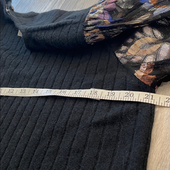 Evan Picone Vintage Black Sweater
Wool Angora Metallic
Floral Sleeves size 2X - Picture 7 of 9